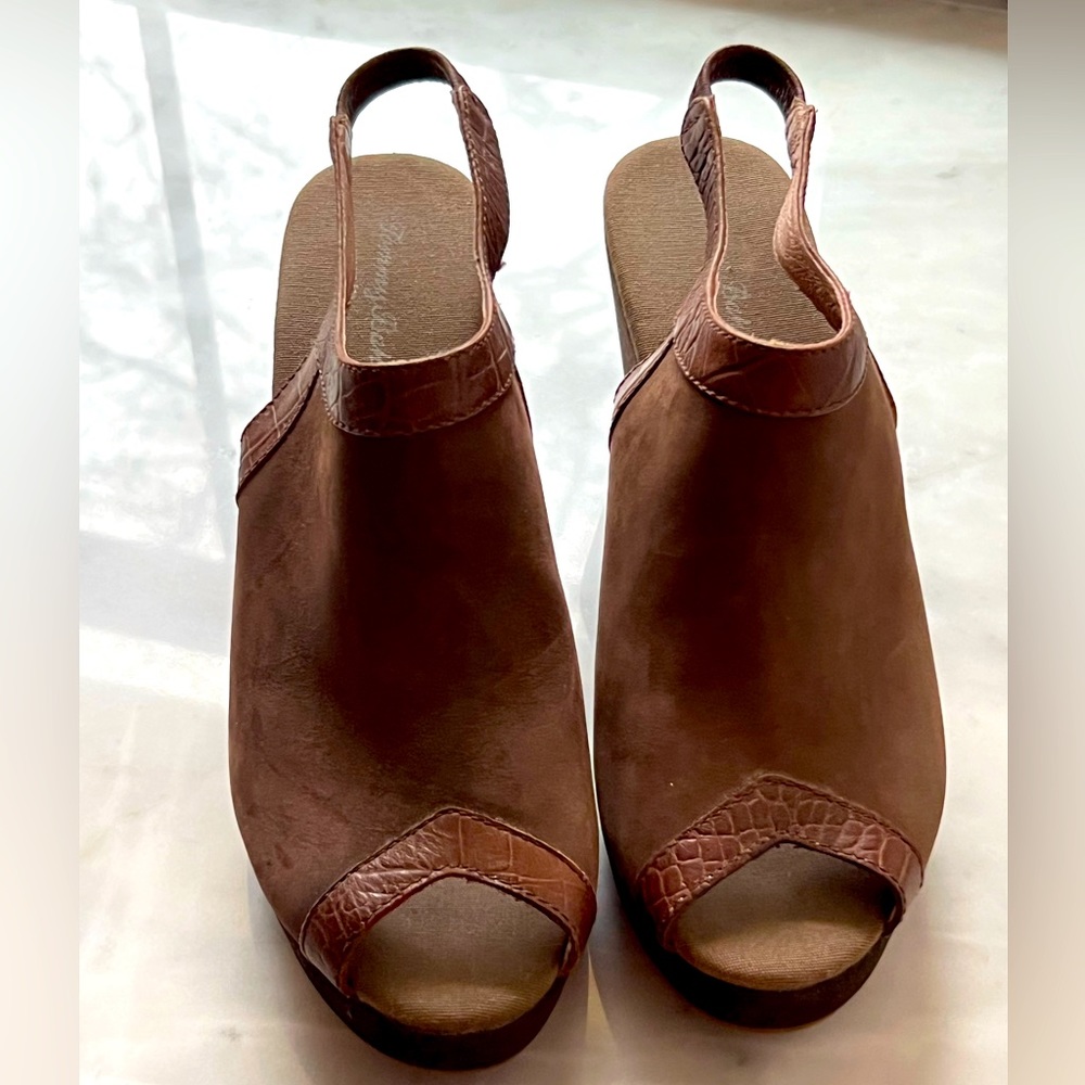 Tommy Bahama Women’s Wedge Size 9